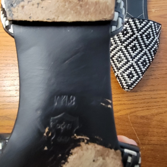 Charles David, pointy toe flat, Size 8 1/2 - Picture 3 of 3